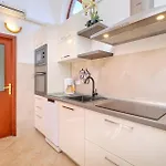 2 Bedroom Beautiful In مالي لوشينغْ