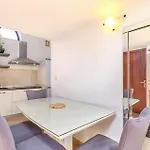 2 Bedroom Beautiful In مالي لوشينغْ